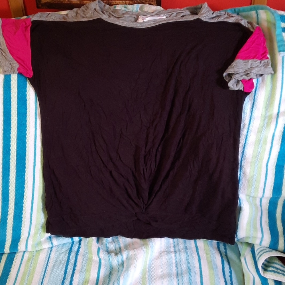 A no boundaries tee-shirt